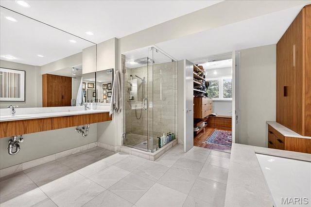 12 E Brentmoor Park, Clayton, MO 63105