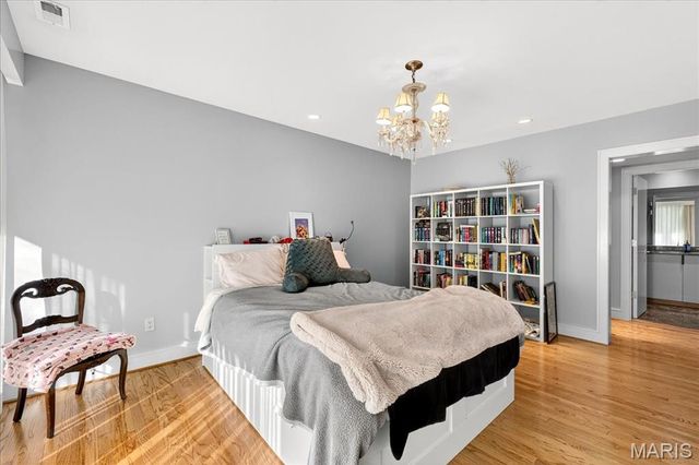 12 E Brentmoor Park, Clayton, MO 63105