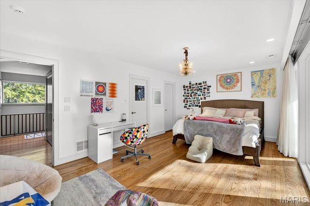 12 E Brentmoor Park, Clayton, MO 63105