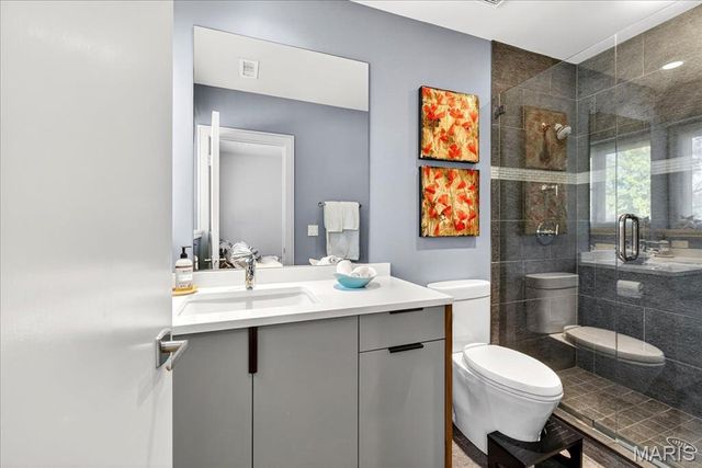 12 E Brentmoor Park, Clayton, MO 63105