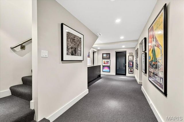 12 E Brentmoor Park, Clayton, MO 63105