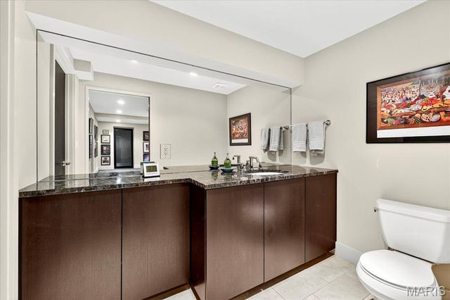 12 E Brentmoor Park, Clayton, MO 63105