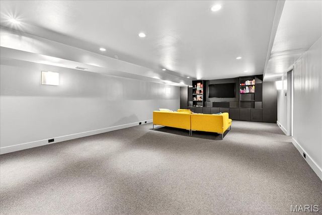 12 E Brentmoor Park, Clayton, MO 63105