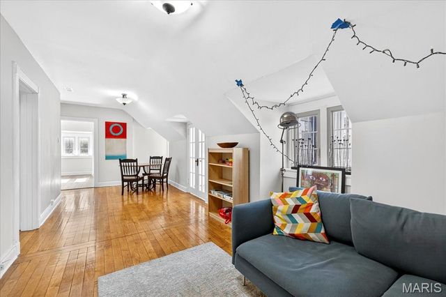 12 E Brentmoor Park, Clayton, MO 63105