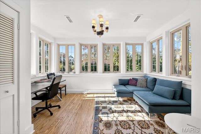 12 E Brentmoor Park, Clayton, MO 63105