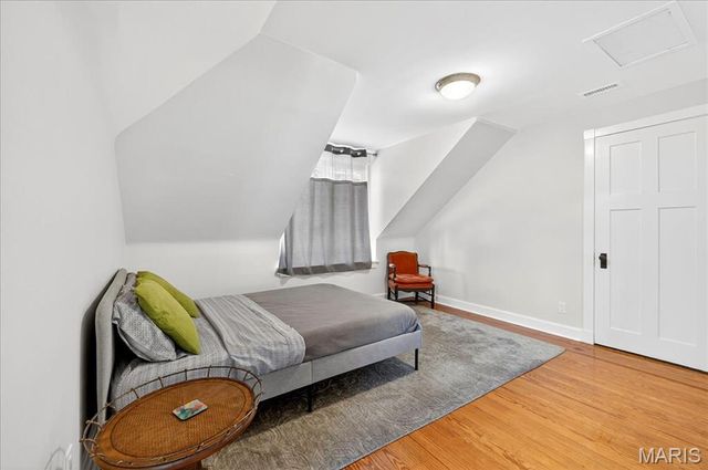 12 E Brentmoor Park, Clayton, MO 63105