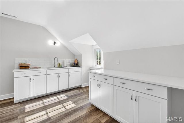 12 E Brentmoor Park, Clayton, MO 63105