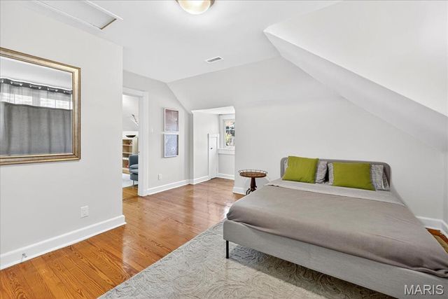 12 E Brentmoor Park, Clayton, MO 63105