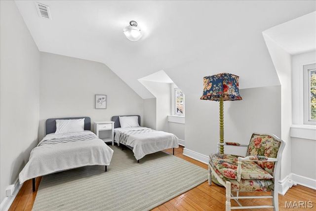 12 E Brentmoor Park, Clayton, MO 63105