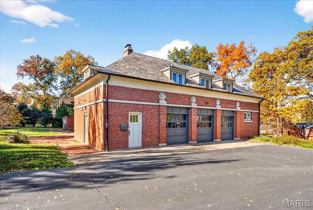 12 E Brentmoor Park, Clayton, MO 63105