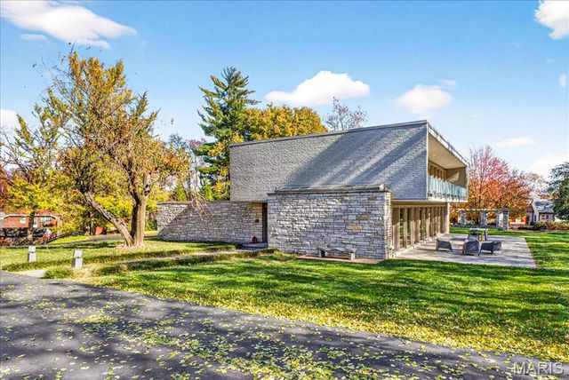 12 E Brentmoor Park, Clayton, MO 63105