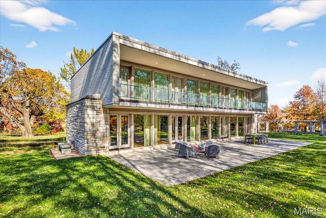 12 E Brentmoor Park, Clayton, MO 63105