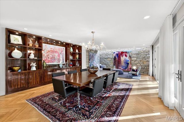 12 E Brentmoor Park, Clayton, MO 63105