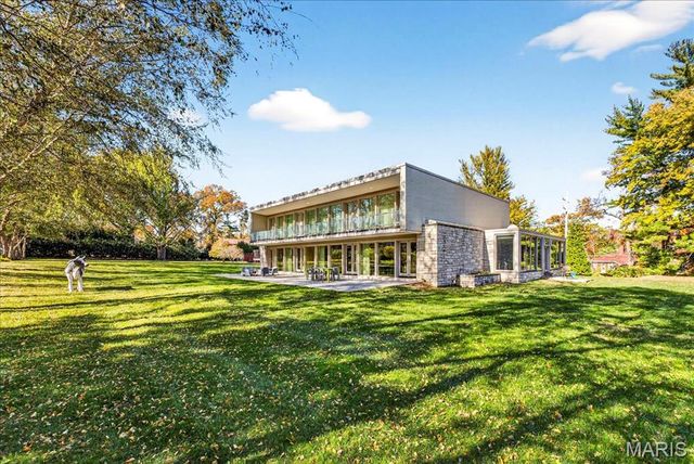 12 E Brentmoor Park, Clayton, MO 63105