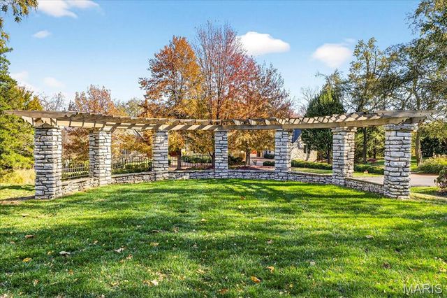 12 E Brentmoor Park, Clayton, MO 63105