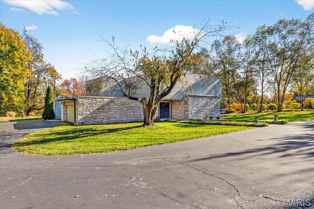 12 E Brentmoor Park, Clayton, MO 63105