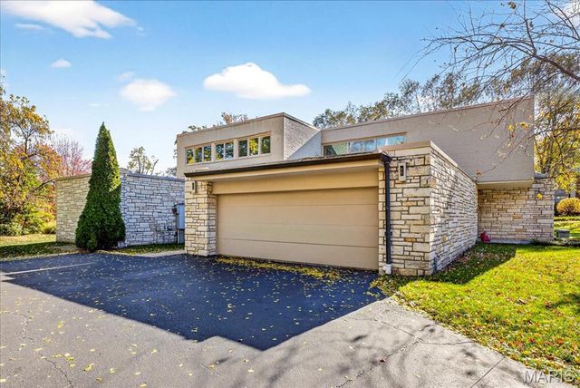 12 E Brentmoor Park, Clayton, MO 63105