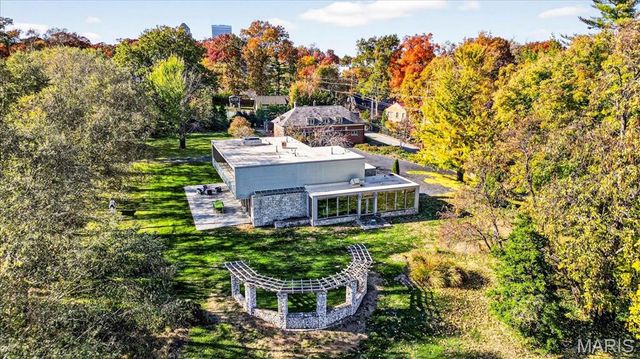 12 E Brentmoor Park, Clayton, MO 63105