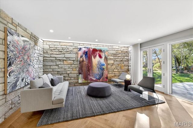 12 E Brentmoor Park, Clayton, MO 63105