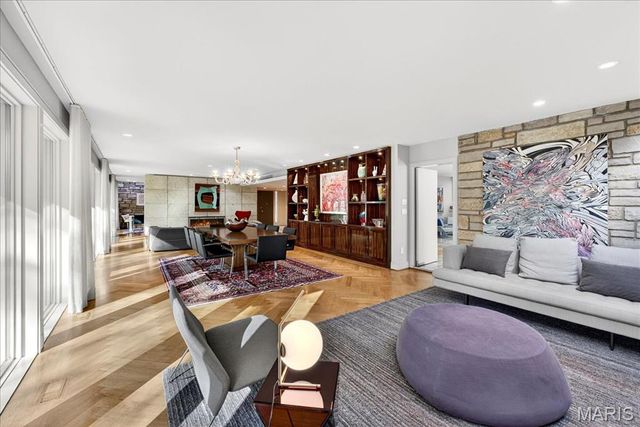 12 E Brentmoor Park, Clayton, MO 63105