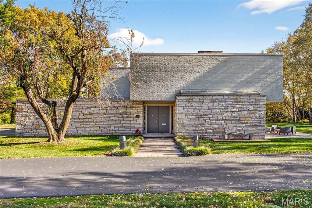 12 E Brentmoor Park, Clayton, MO 63105