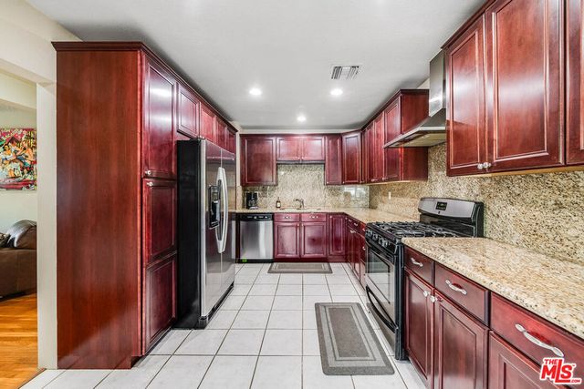 537 Stanford Road, Burbank, CA 91504