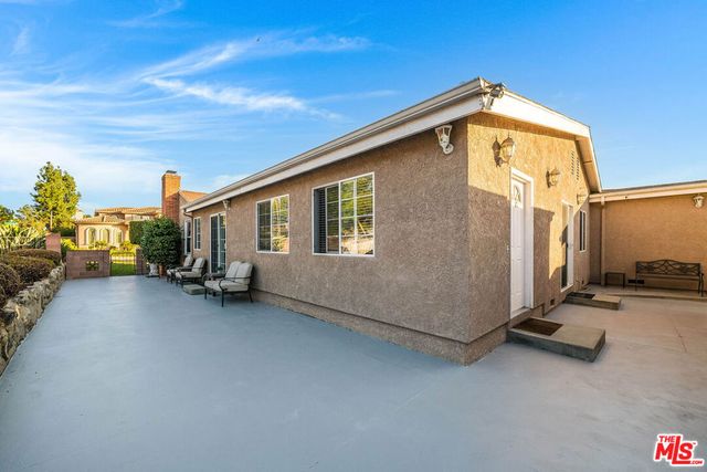 537 Stanford Road, Burbank, CA 91504