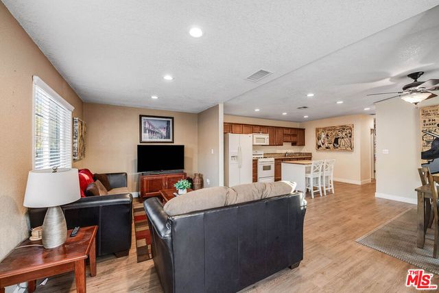 537 Stanford Road, Burbank, CA 91504