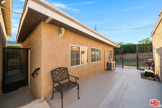 537 Stanford Road, Burbank, CA 91504