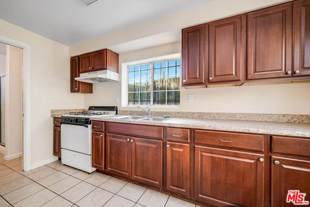 537 Stanford Road, Burbank, CA 91504
