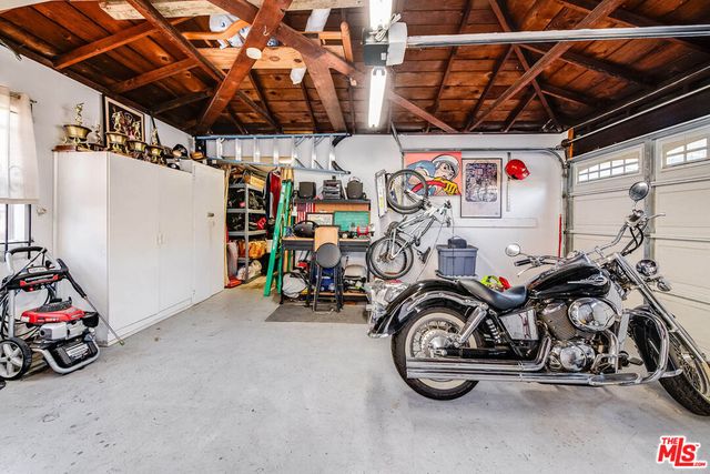 537 Stanford Road, Burbank, CA 91504