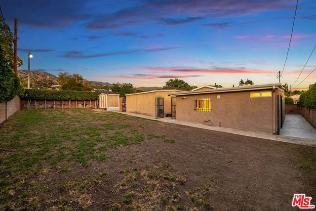 537 Stanford Road, Burbank, CA 91504