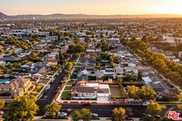 537 Stanford Road, Burbank, CA 91504