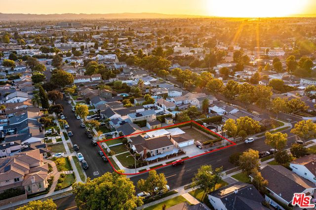 537 Stanford Road, Burbank, CA 91504