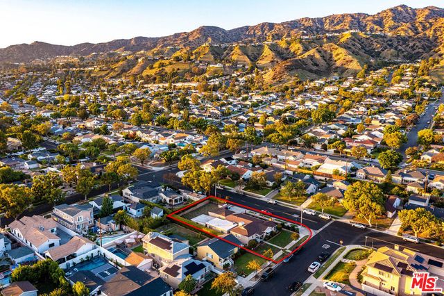 537 Stanford Road, Burbank, CA 91504