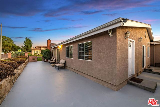537 Stanford Road, Burbank, CA 91504