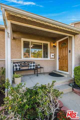 537 Stanford Road, Burbank, CA 91504