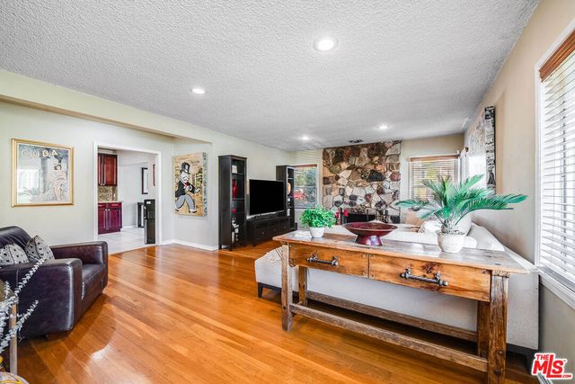 537 Stanford Road, Burbank, CA 91504