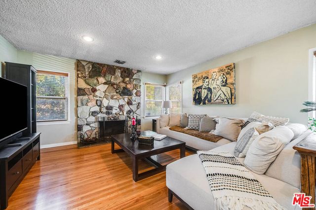 537 Stanford Road, Burbank, CA 91504