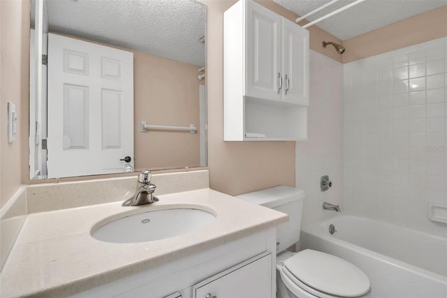 1728 LAKESIDE DRIVE 1720-B, Venice, FL 34293