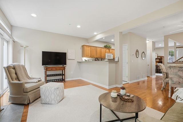9 Robert Cir 9, Grafton, MA 01536