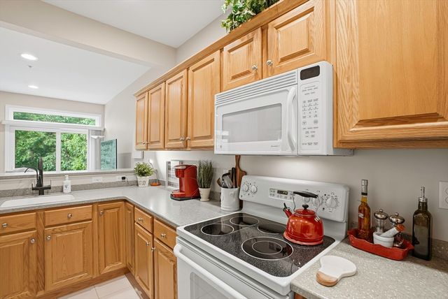 9 Robert Cir 9, Grafton, MA 01536