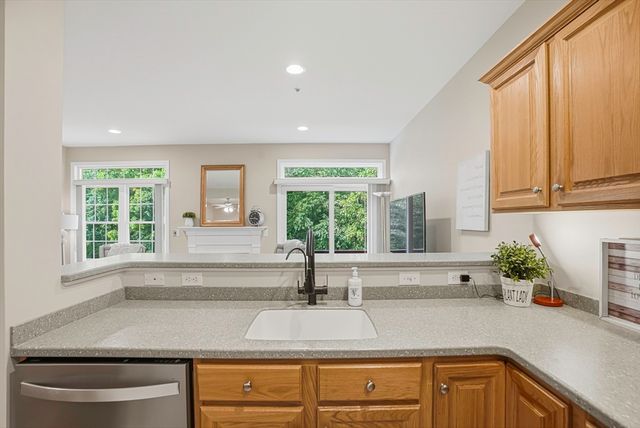 9 Robert Cir 9, Grafton, MA 01536