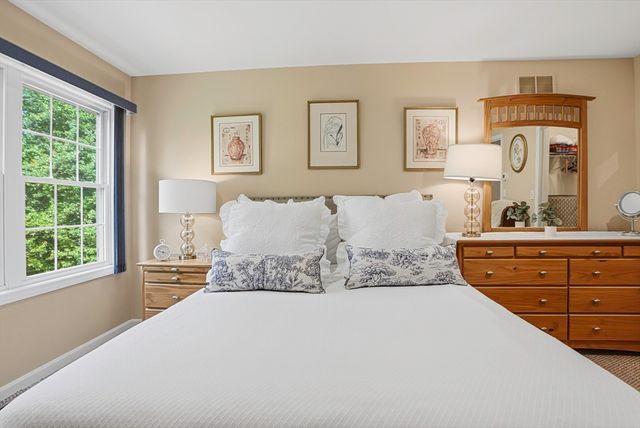9 Robert Cir 9, Grafton, MA 01536