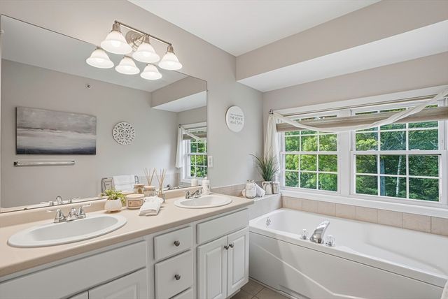 9 Robert Cir 9, Grafton, MA 01536