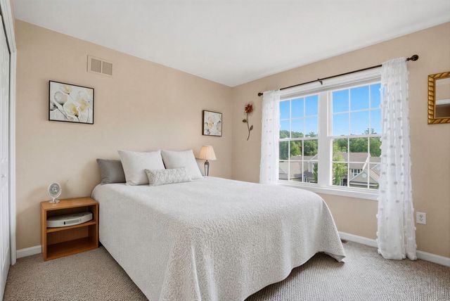 9 Robert Cir 9, Grafton, MA 01536