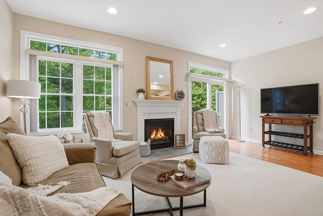 9 Robert Cir 9, Grafton, MA 01536