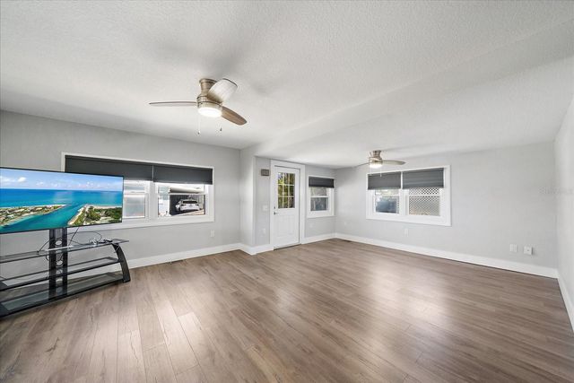 30 FLORES DRIVE, Palmetto, FL 34221