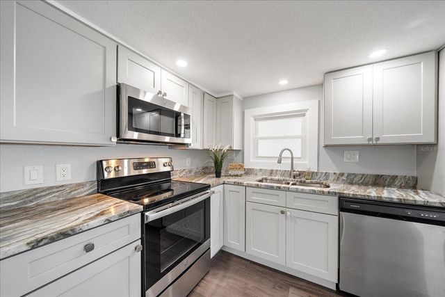 30 FLORES DRIVE, Palmetto, FL 34221