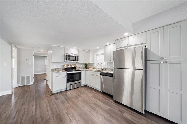 30 FLORES DRIVE, Palmetto, FL 34221